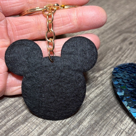 🌵5 for $20🌵 Blue Sequin Heart and Mickey Mouse Keychains - Picture 5 of 6